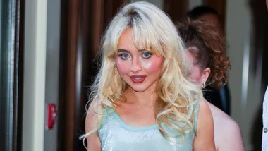 Sabrina Carpenter Alice In Wonderland