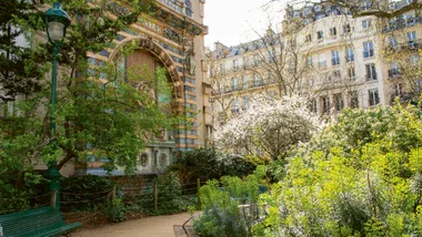 Take A Stroll Through the Paris’ Dreamiest Gardens 